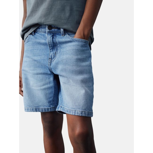 Short en denim bleu clair <span itemprop=