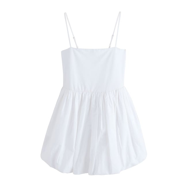 Robe courte à bretelles et ourlet boule blanc <span itemprop=