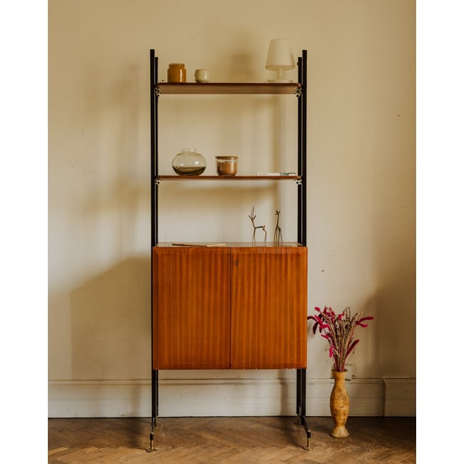 Bibliothèque en bois et métal noir Madeleine N°752 - Bon état Couleur bois foncé <span itemprop=