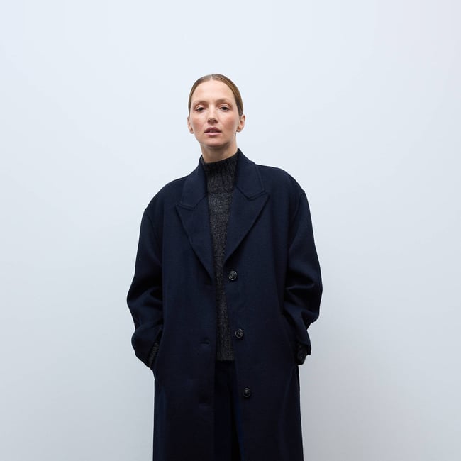 Manteau double face ceinturé contenant de la laine cachalot <span itemprop=