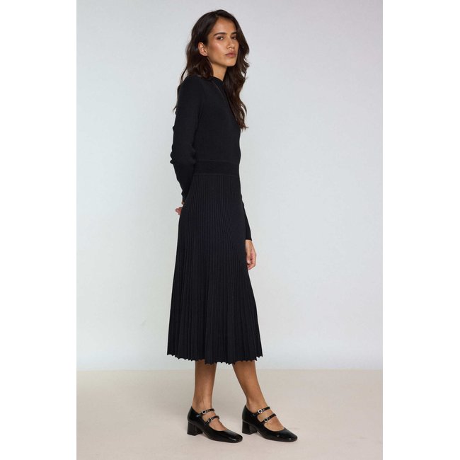 Robe MARTIKA noir <span itemprop=