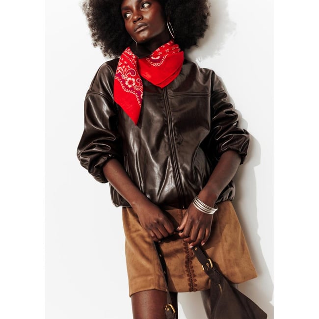 Blouson zippé en simili marron <span itemprop=