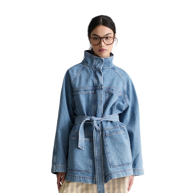 Veste en jean Funnel-Neck relaxed avec des fibres de feuilles d'ananas bleu moyen <span itemprop=