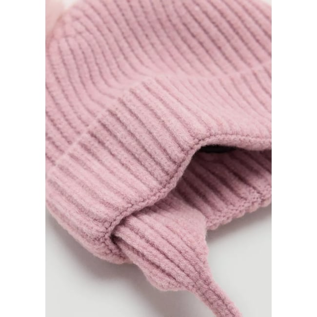 Bonnet maille à pompons rose pâle <span itemprop=