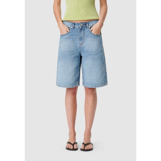 Bermuda en jean bleu <span itemprop=