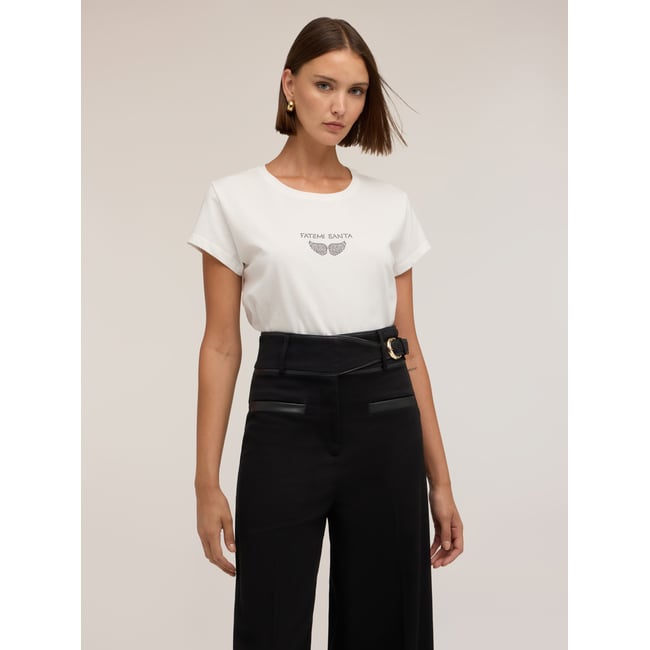 T-shirt avec inscription et ailes en strass blanc <span itemprop=