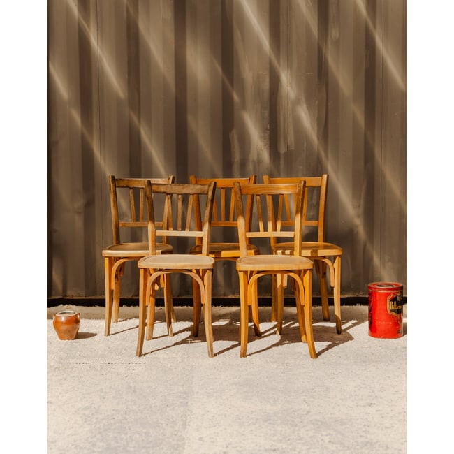 Lot de 5 chaises en bois Claude N°1543 - Bon état Couleur bois clair <span itemprop=