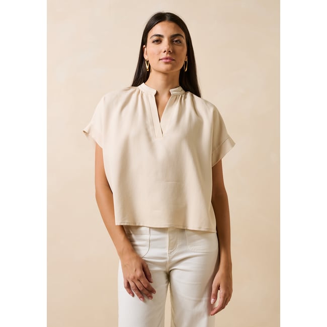 Top manches courtes encolure tunisienne ecru <span itemprop=