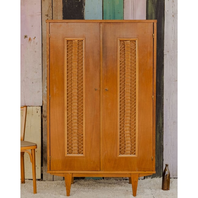 Armoire en bois et rotin Magda N°716 - Bon état Couleur bois clair <span itemprop=