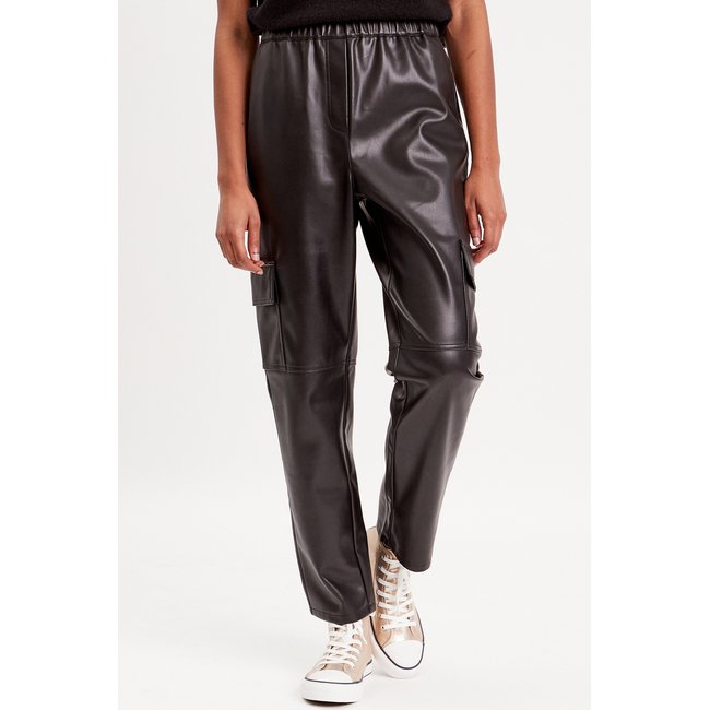 Pantalon cargo simili cuir noir <span itemprop=