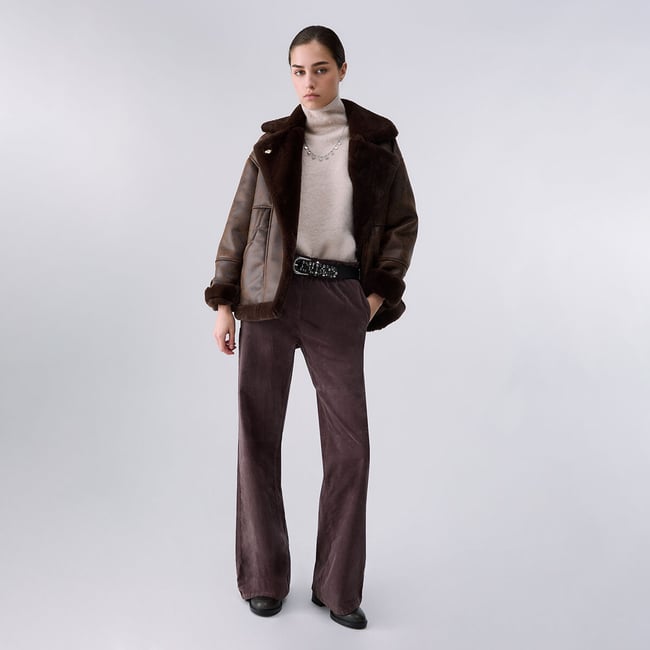 Pantalon en velours a côtelé marron foncé <span itemprop=