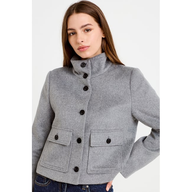 Veste courte aspect laineux gris <span itemprop=