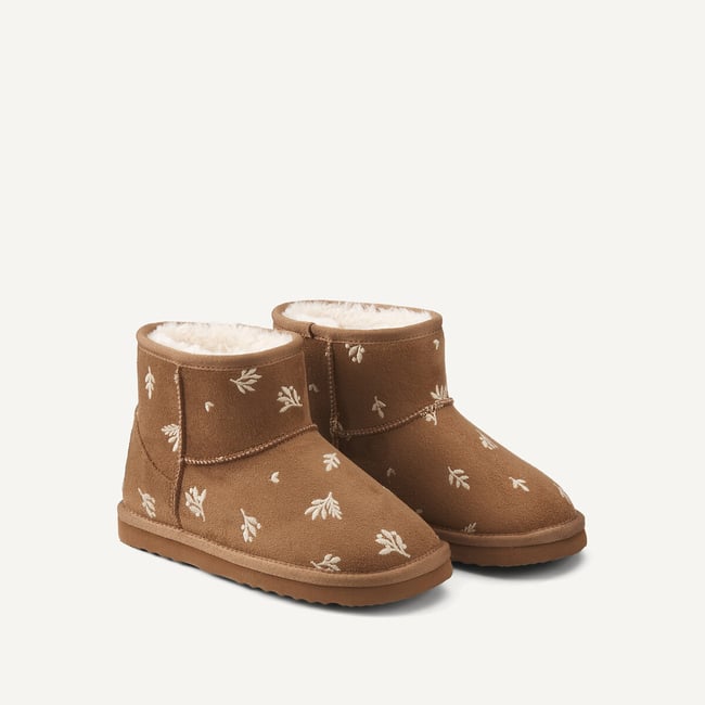 Boots fourrées brodées camel <span itemprop=
