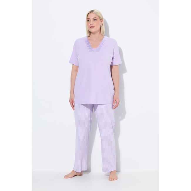 Pyjama à rayures. Manches courtes et col V lavande tendre <span itemprop=