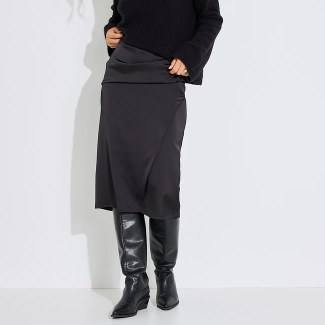 Jupe satinée drapée noir <span itemprop=