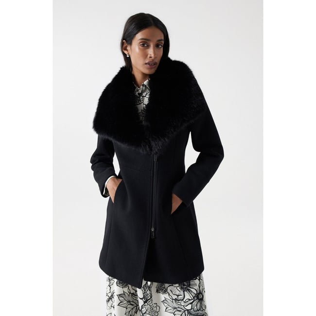 Manteau Grace En Tissu Avec Fourrure Synthetique Wrap noir <span itemprop=