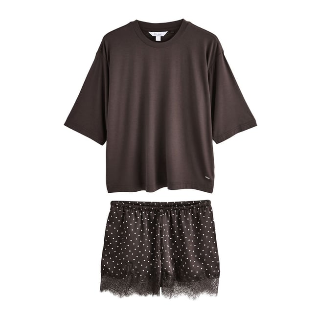 Ensemble pyjama short à détails dentelle tache brun chocolat <span itemprop=