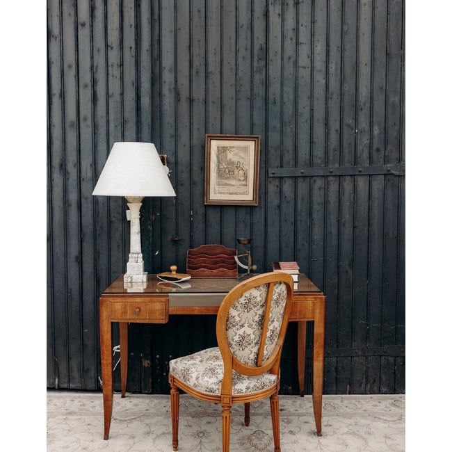 Bureau ancien en bois au style Louis XVI Edouard N°723 - Bon état Couleur bois clair <span itemprop=