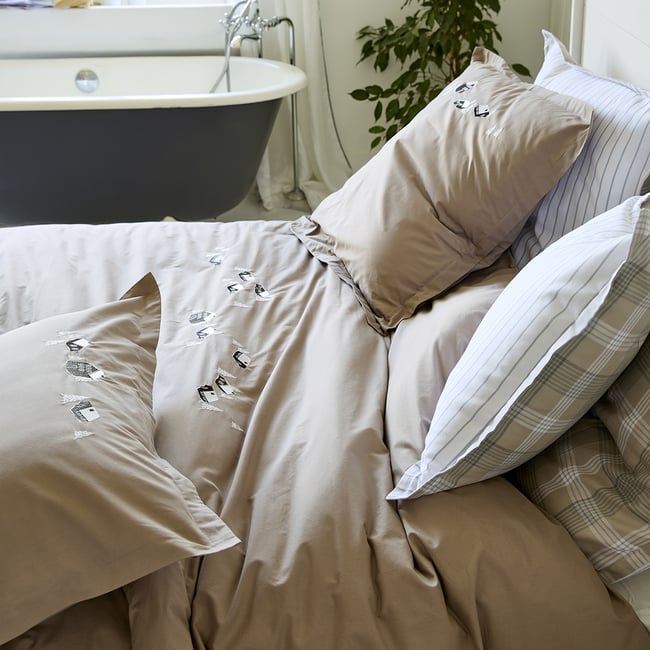 Housse de couette brodée AU COEUR DE LA VALLEE TAUPE taupe <span itemprop=