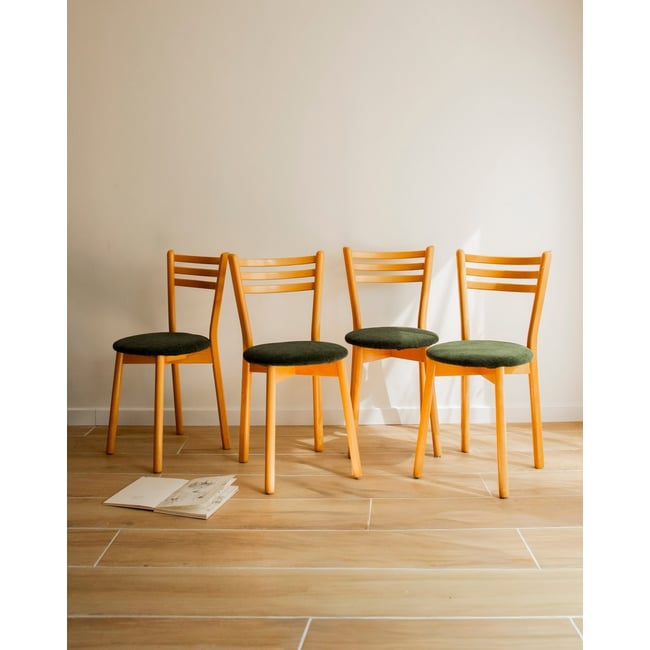 Lot de 4 chaises aux lignes épurées Alma N°1866 - Bon état Couleur vert <span itemprop=