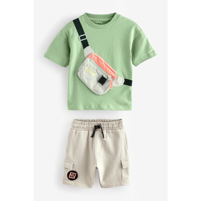 Short et t-shirt à manches courtes vert kaki <span itemprop=