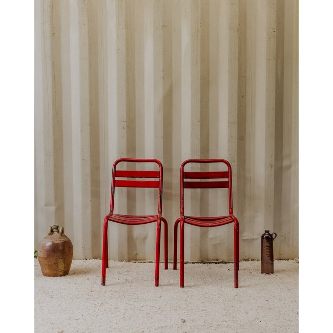 Paire de chaises en métal rouge Alma N°1589 - Bon état Couleur rouge <span itemprop=