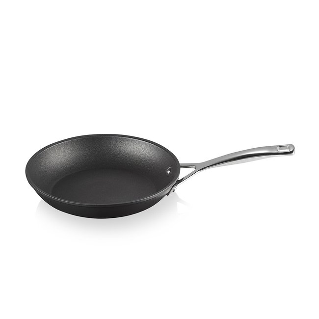 Poêle Les Forgées avec boite blanche noir <span itemprop=