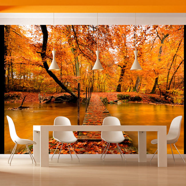Papier peint intissé panoramique Paysage Passerelle en bois dans la forêt Couleur orange / cuivré <span itemprop=