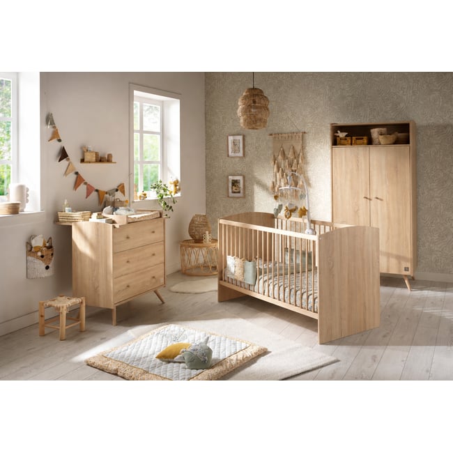 Chambre bébé trio: Lit bébé 70x140 évolutif, commode à langer 3 tiroirs et armoire 2 portes décor bois chêne Couleur marron <span itemprop=