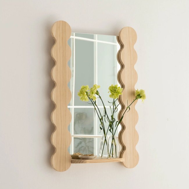 Miroir en pin verni avec étagère 77 cm SALADETA Couleur bois clair <span itemprop=