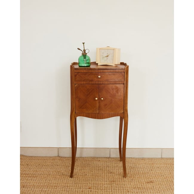 Table de chevet en bois Odile N°1622 - Bon état Couleur bois clair <span itemprop=