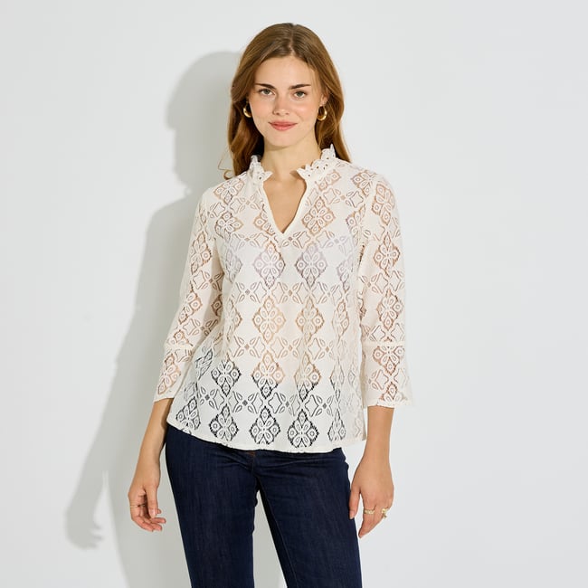 Blouse ajourée col volanté blanc cassé ecru <span itemprop=