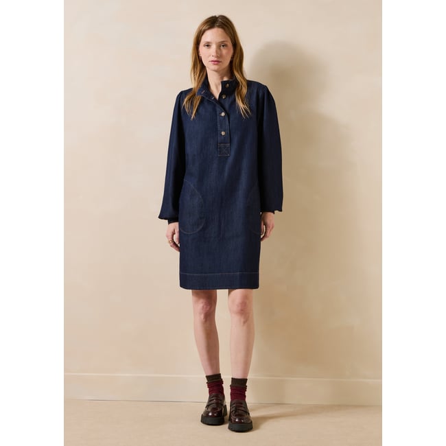 Robe courte en denim manches longues col montant brut <span itemprop=