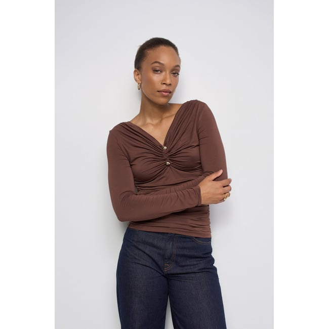 PULL FRONCÉ marron <span itemprop=