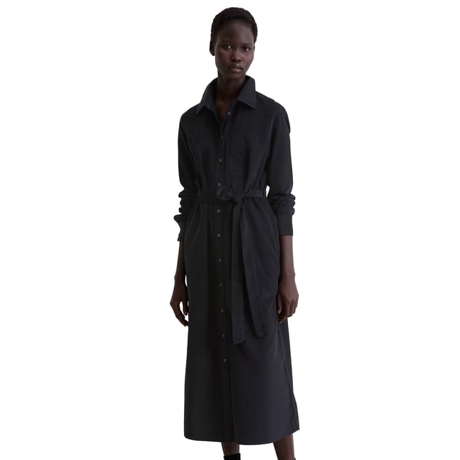 Robe en velours côtelé fin regular en doux mélange de coton organique et de lyocell bleu foncé <span itemprop=