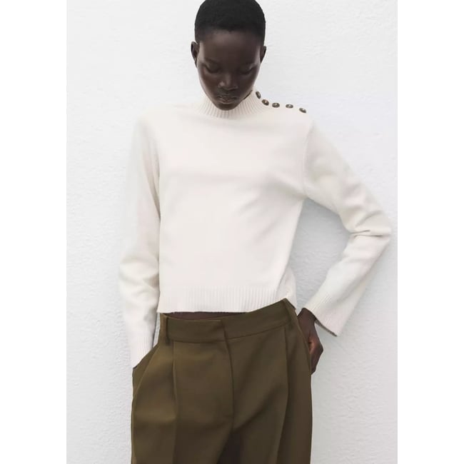 Pull col cheminée à boutons écru <span itemprop=