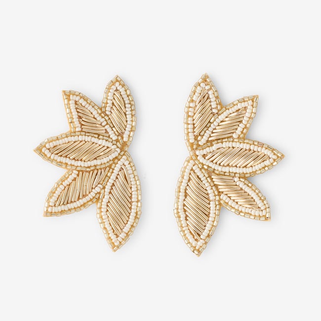 Boucles d'oreilles demi feuille en perles de rocailles v002227 <span itemprop=
