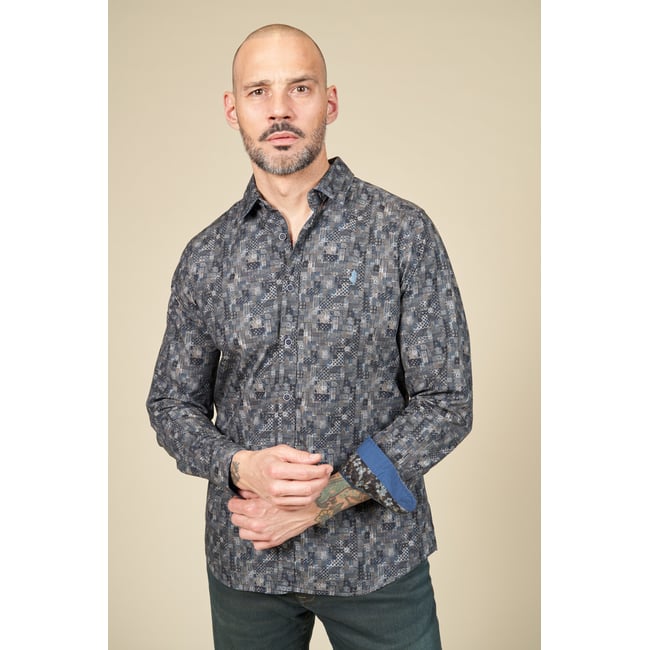 Chemise imprimée à motifs patchwork bleu marine <span itemprop=