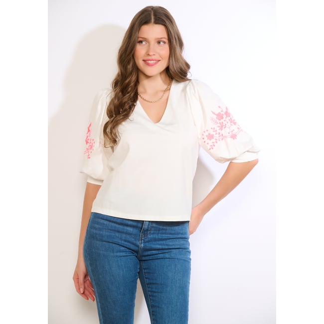 Blouse manches brodées blanc casse <span itemprop=