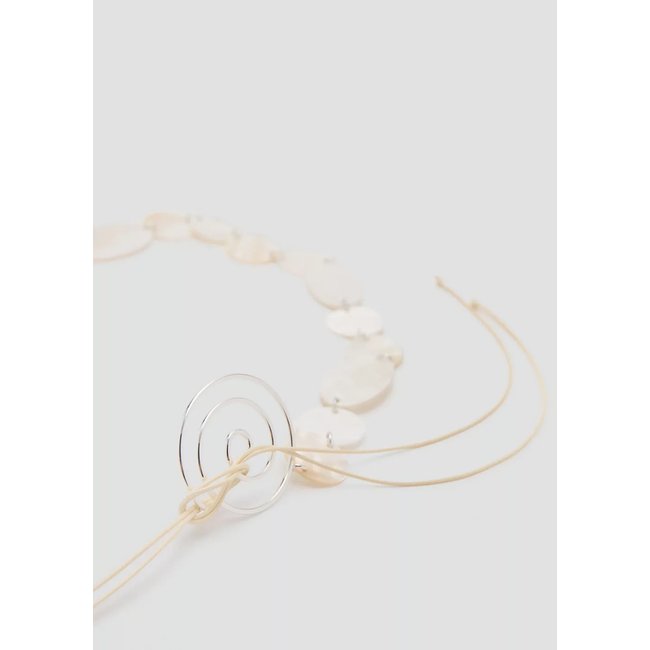 Ceinture en nacre détail métallique blanc cassé <span itemprop=