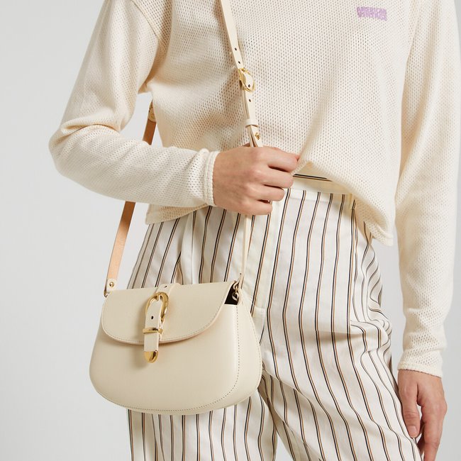 Petit sac à bandoulière en cuir LE COURCY FRIEDA crème <span itemprop=