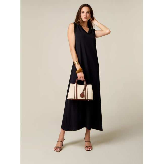 Robe longue avec décolleté en V noir <span itemprop=
