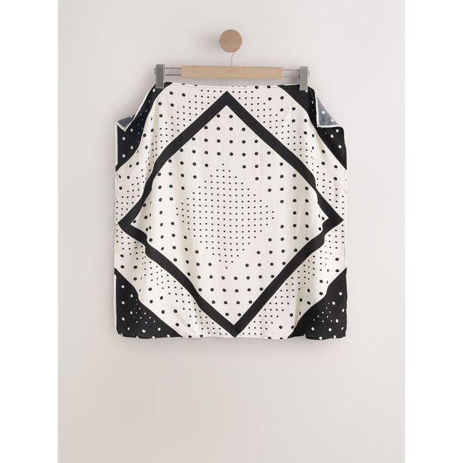 Foulard carré en satin imprimé à pois monochrome <span itemprop=