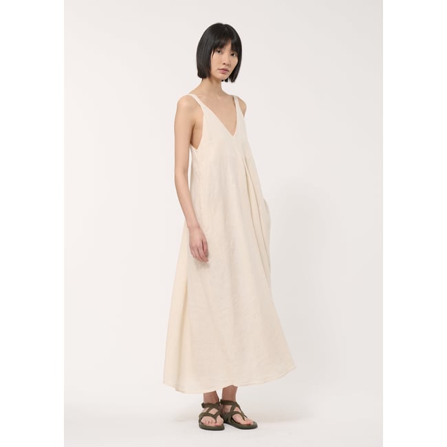 Robe longue à bretelles en lin naturel <span itemprop=