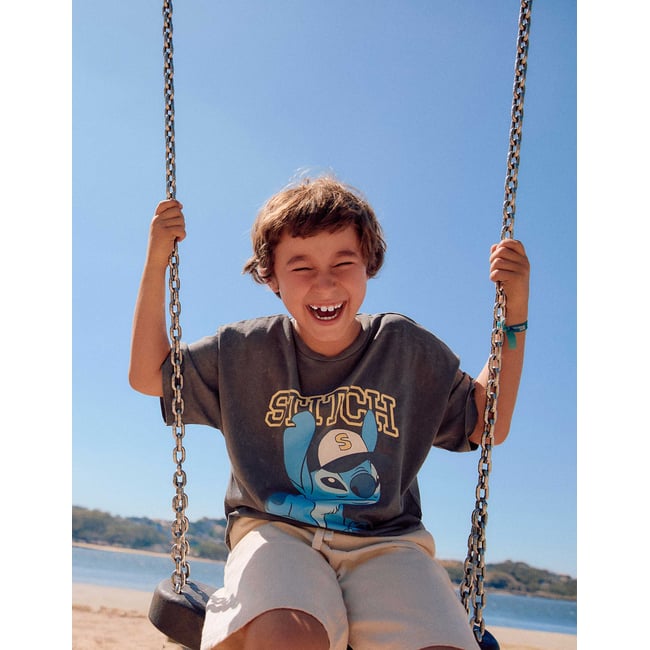 T-shirt en coton avec imprimé Stitch gris foncé <span itemprop=