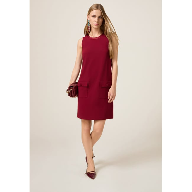 Robe fourreau avec poches et boutons rouge <span itemprop=