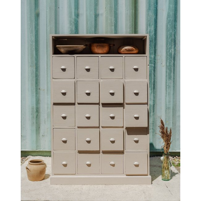 Meuble de métier à 20 casiers en bois Fernand N°351 - Bon état Couleur rose <span itemprop=