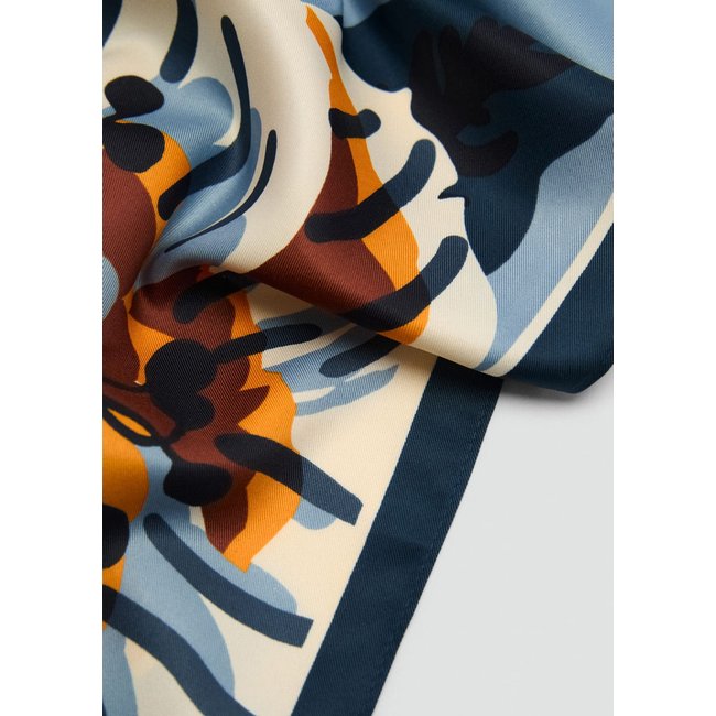 Foulard satiné fleurs bleu <span itemprop=