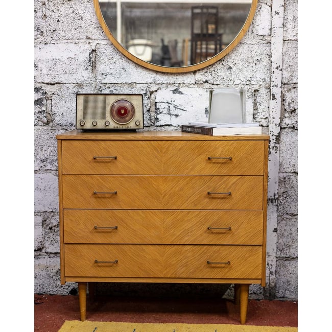 Superbe commode scandinave Olga N°1131 - Bon état Couleur bois clair <span itemprop=
