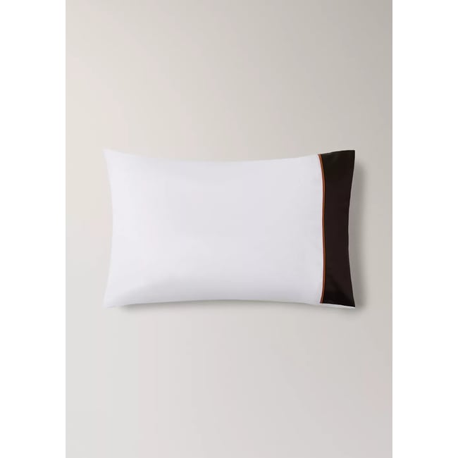 Deux taies d'oreiller en coton avec bordure en satin et passepoil contrasté, 50 x 75 cm écru <span itemprop=